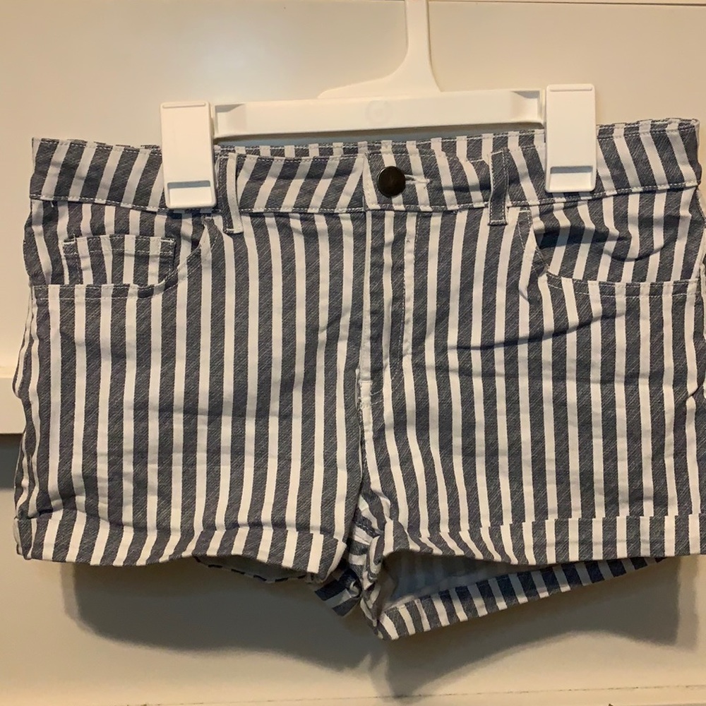 H&M stripped shorts